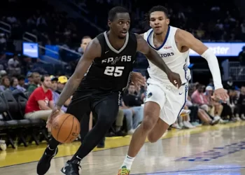 David Jones-García sigue brillando en la Liga de Verano pese al debut de Dylan Harper