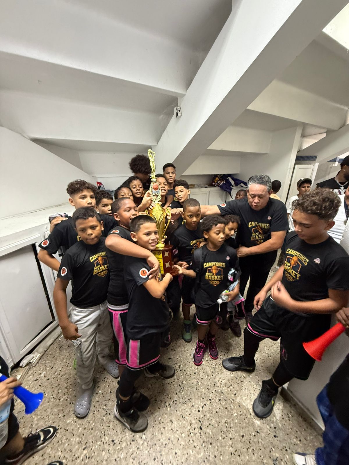 Cuatro equipos se coronan campeones en el Torneo Minibasket de Santiago