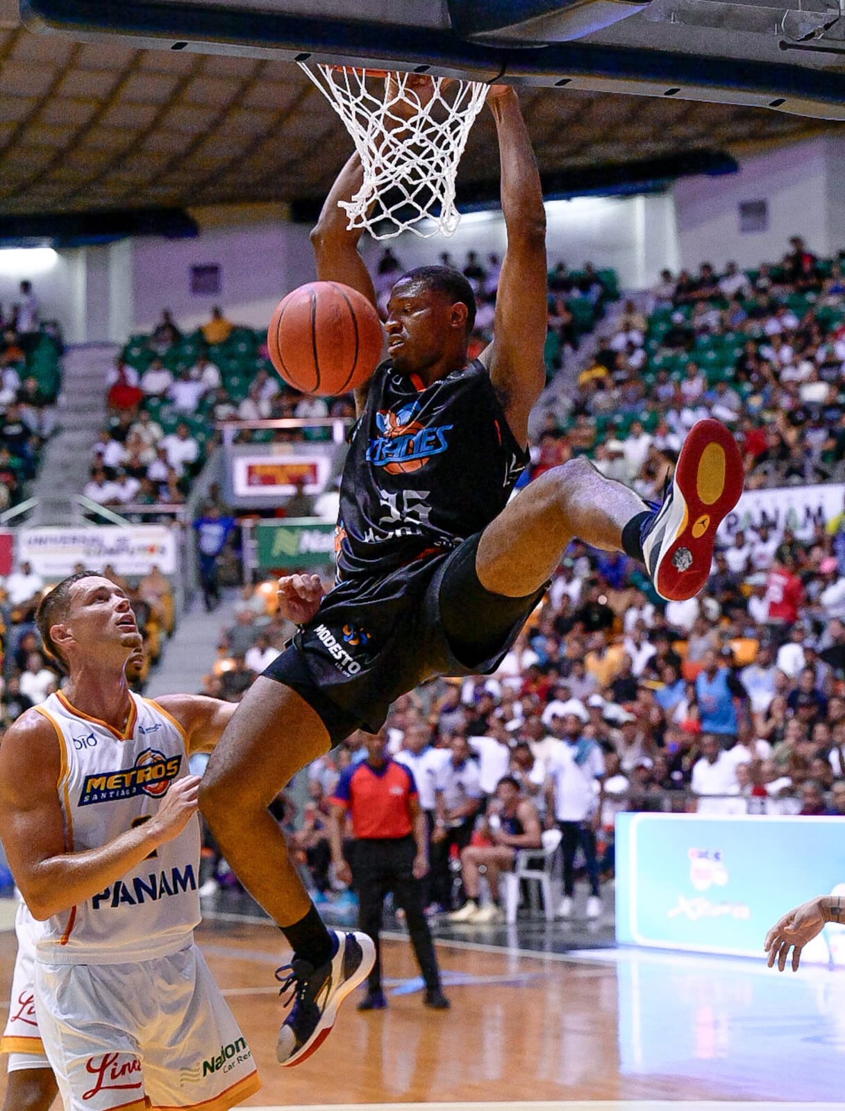 Titanes golpean primero en la final de la LNB tras superar a Metros en su propia casa